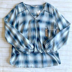 PLAID V-NECK TOP